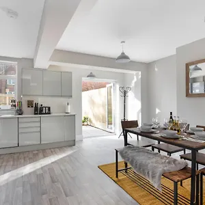 Apartment Spacious 3 Bed House, Netflix, Garden, Parking, Southampton